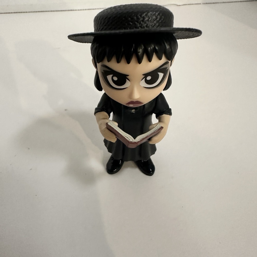 Funko Mystery Minis Beetlejuice LYDIA DEETZ w/BOOK 1/24 Vinyl Figure Rare